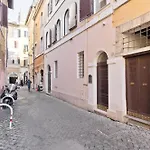 Studio Vicolo De Renzi Trastevere