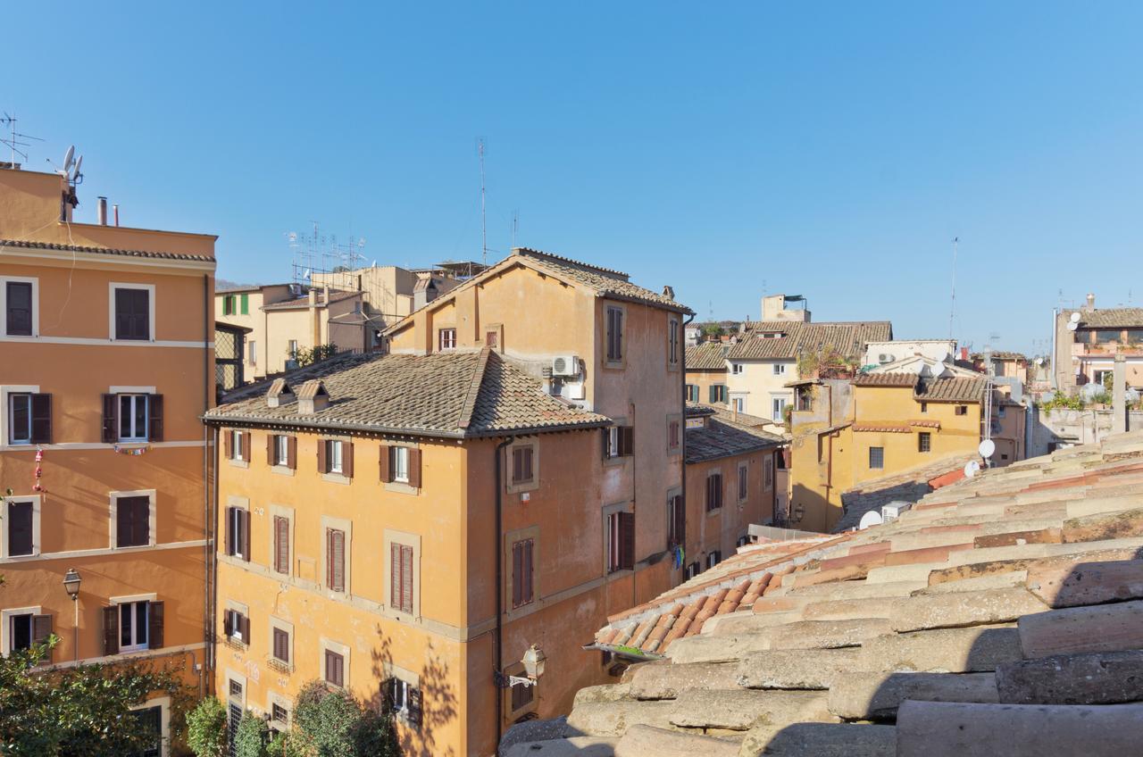 Vicolo De Renzi Trastevere