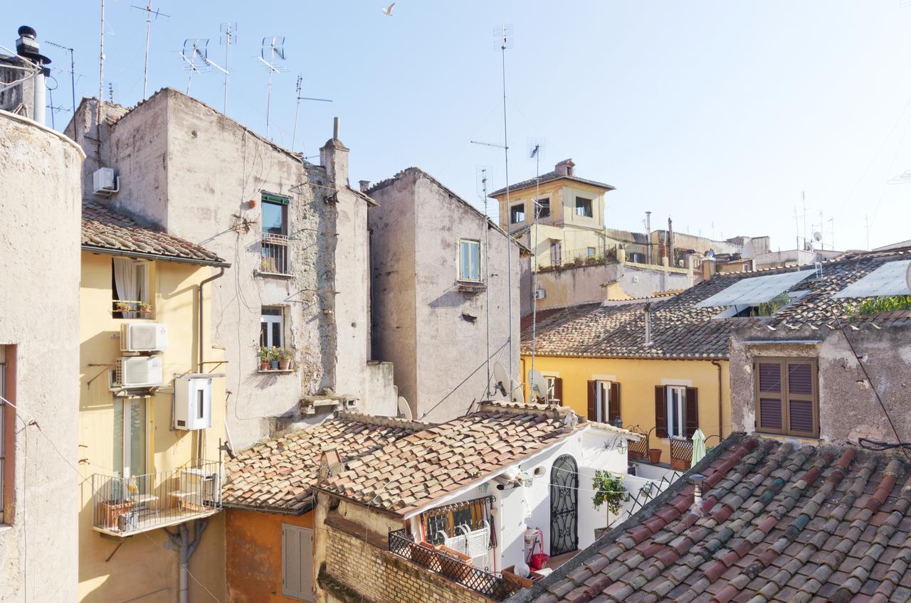 Vicolo De Renzi Trastevere